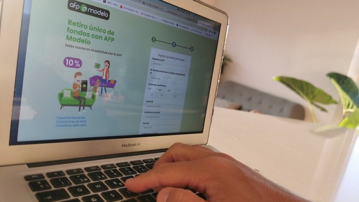 Multan a AFP Modelo por deficiente implementación del retiro del 10% y a AFP Habitat por contenido de cartas