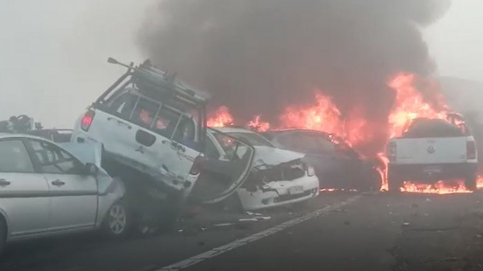 Accidente múltiple en Victoria dejó al menos 2 fallecidos y 14 vehículos involucrados