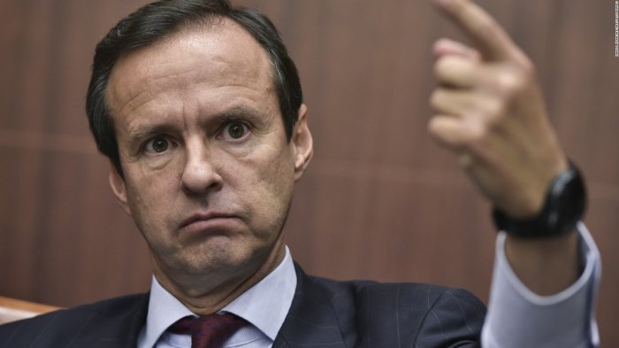 Tuto Quiroga retira a su candidatura a la presidencia de Bolivia a una semana de los comicios