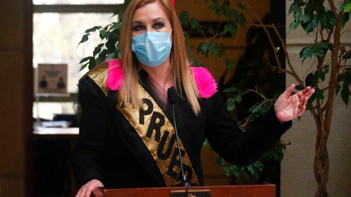 Pamela Jiles es el segundo personaje político mejor evaluado de Chile según encuesta Cadem