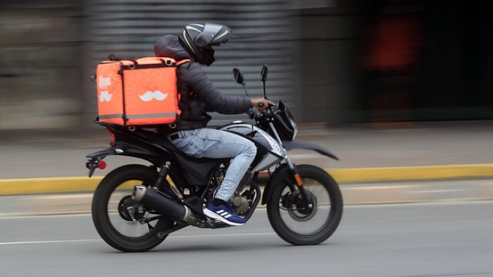 Municipios buscan implementar cobros de patente a repartidores de delivery