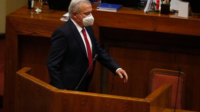 Mañalich pidió disculpas a alcaldes Barriga, Carter y Codina durante intervención por acusación constitucional