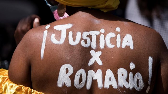 Madre de Romario Veloz protestó frente a La Moneda exigiendo justicia por la muerte del joven