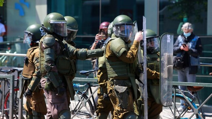 Manifestaciones previas al 18-O dejan 36 detenidos en la RM: 15 fueron por desórdenes