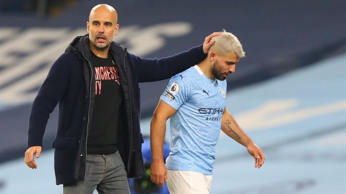 Guardiola defendió a Agüero tras lluvia de críticas por protestar tocando a jueza de línea por la espalda