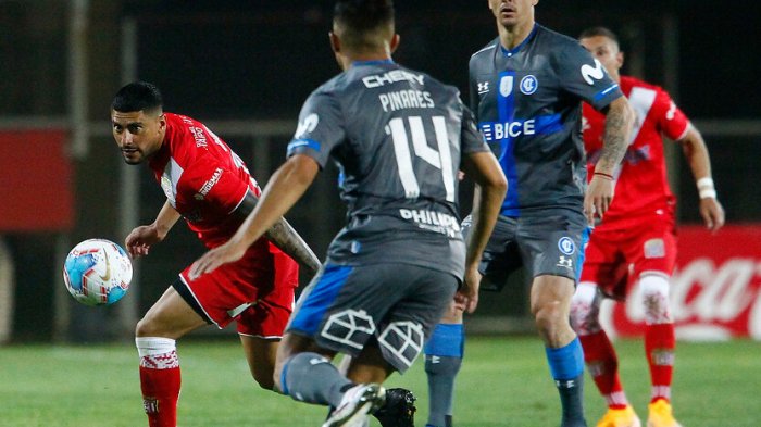 Se reanuda desde los 12 pasos: VAR confirmó penal para la UC en duelo suspendido ante Curicó