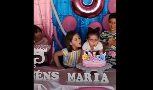 Niña le arruina el cumpleaños a su hermanita y es el viral del momento: Hay memes y stickers