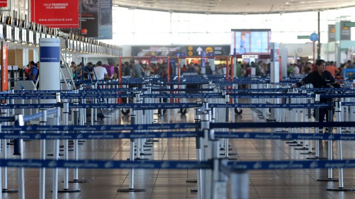 Buscan 500 conductores para trabajar en el aeropuerto: Sueldo alcanzaría los $1.6 millones