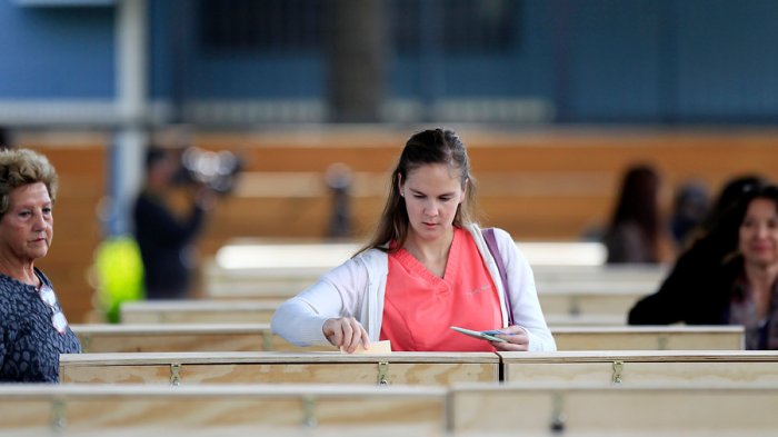 Estudio de la U. de Talca revela que las mujeres menores de 40 años votan un 25% más que los hombres