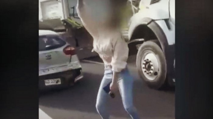 Camioneros realizaron encerrona a conductora en estado de ebriedad que iba con niños a bordo