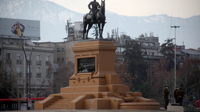 Carabineros aumentará de uno a tres escuadrones para resguardo al monumento a Baquedano