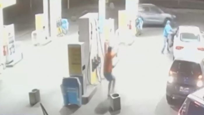 Funcionarios PDI frustraron robo en servicentro de Estación Central: Estaban en la misma fila