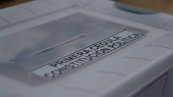 Personas con COVID-19 positivo no pueden votar en el plebiscito: Arriesgan multas de entre $2 y $10 millones