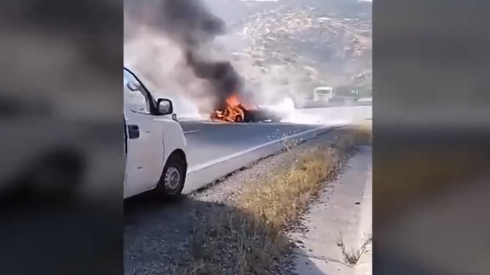 Auto explotó en plena Ruta 68: Conductor alcanzó justo a bajarse del vehículo