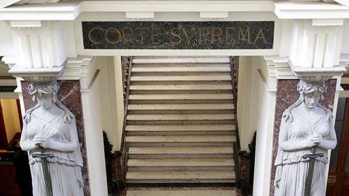 Polémica tras fallo de la Corte Suprema que no considera que insinuaciones y tocaciones sean acoso sexual