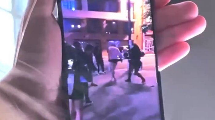 Fue desnudado y linchado: Hombre acusado de abuso sufrió una brutal agresión en Plaza Brasil