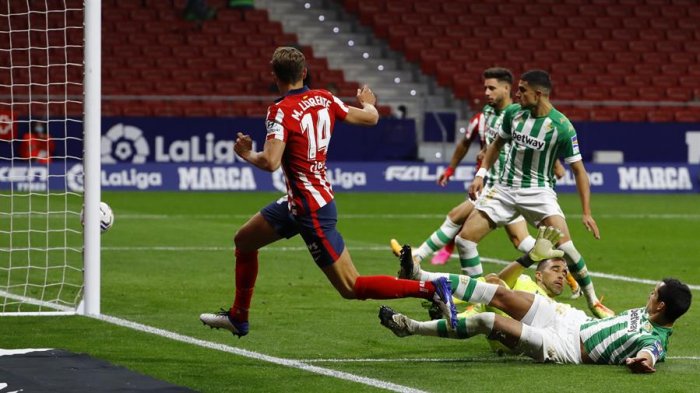 Bravo brilló, pero no bastó: Real Betis de Pellegrini cayó ante el Atlético de Madrid