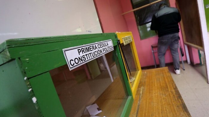 Detienen a vocal de mesa que llegó en estado de ebriedad a local de votación