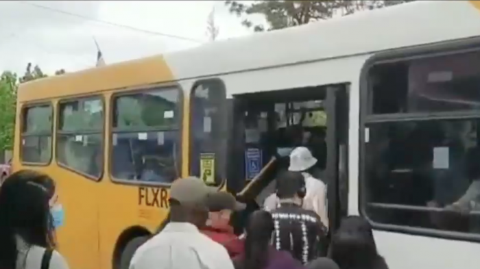 Registran aglomeraciones por baja frecuencia de buses en Puente Alto