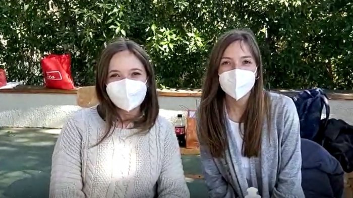 Como dos gotas de agua: Mellizas vocales de mesa sorprenden por su notable parecido