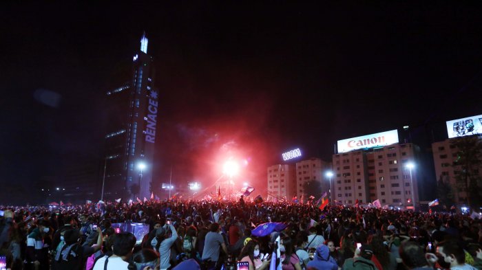 ¿Feriado el 25-O? Diputados del Frente Amplio adelantaron que presentarán proyecto