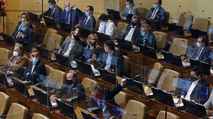 El proyecto de diputados RN (y un DC) para eliminar inhabilidad y que alcaldes puedan postular a otro cargo