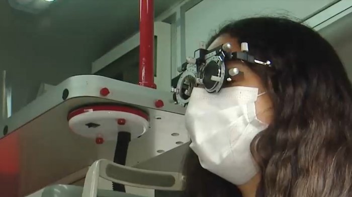 Uso constante de pantallas y encierro habrían generado un aumento de problemas a la vista