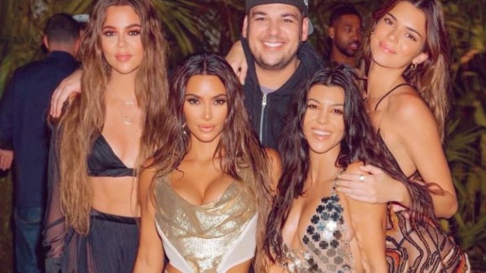 Kim Kardashian sorprendió a amigos con fiesta en isla privada para 