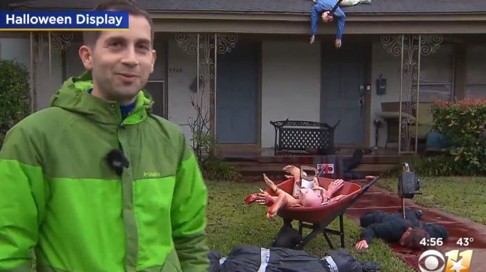 Se le pasó la mano: Decoración sangrienta de Halloween se ganó una denuncia de los vecinos