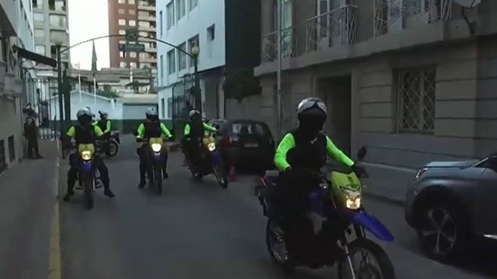 Compra de gas pimienta y bastones retráctiles para guardias de Santiago generó polémica en el municipio