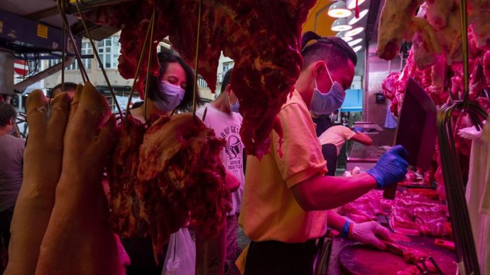 China vuelve a detectar coronavirus en pescado de Ecuador y carne de Brasil