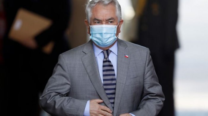 Ministro Paris pidió prórroga de 42 días para entregar correos del Minsal