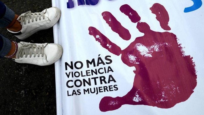 Tribunal peruano archivó denuncia de violación porque mujer iba con ropa interior roja