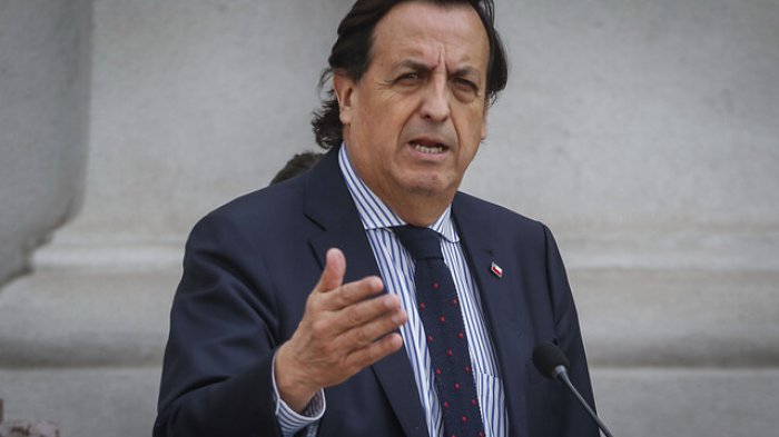 Víctor Pérez renuncia al Ministerio del Interior