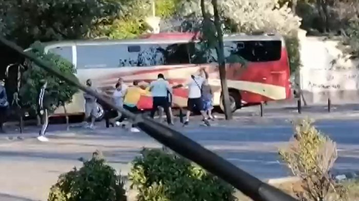 Paseo turístico terminó en multitudinaria pelea luego que los pasajeros no usaran mascarillas y consumieran alcohol