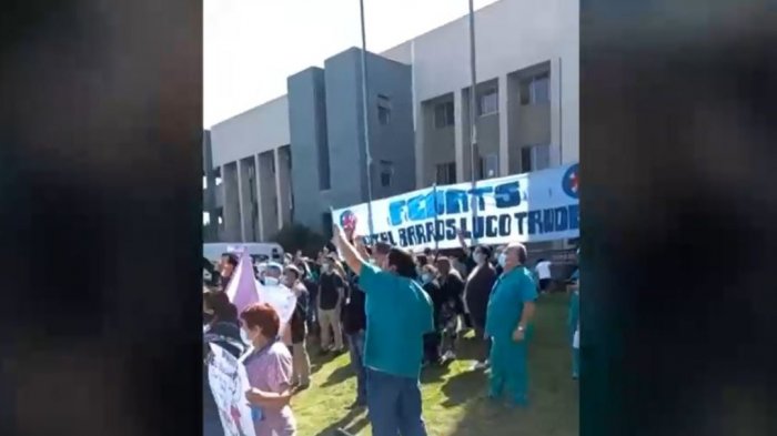 Acusan desgaste físico y sicológico: Trabajadores de la salud piden bono COVID-19 por rol en la pandemia