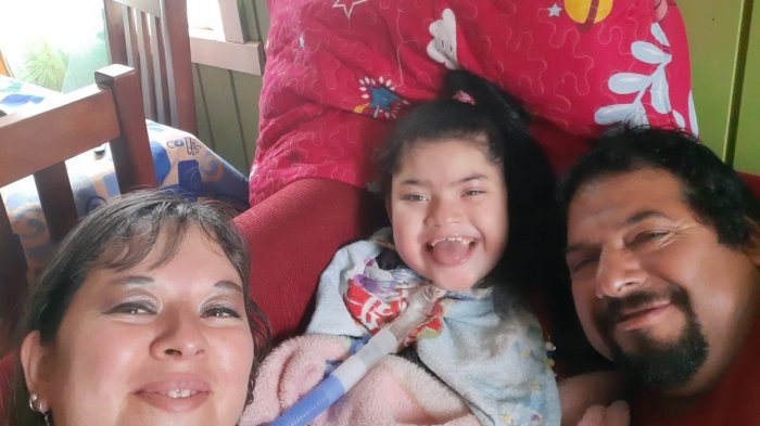 Familia denuncia presunta mala praxis en parto: Guagua sufrió lesión y quedó parapléjica