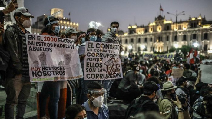 Masivas protestas en Perú en rechazo al gobierno de Merino: 
