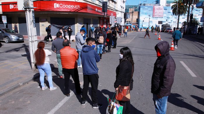 $60 mil por familia: Vecinos de San Antonio usaron su 10% de las AFP para pavimentar una calle