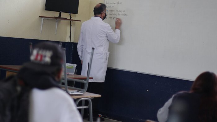 Profesores recibieron becas para apoyar la salud mental de sus alumnos en pandemia