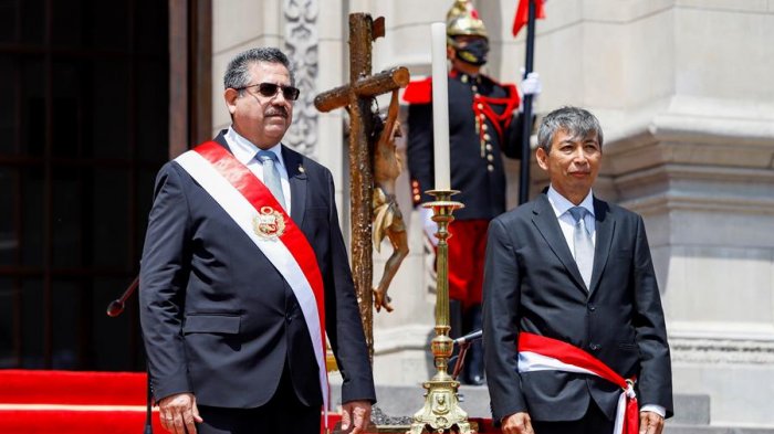 Merino presentó su renuncia a la presidencia interina de Perú tras violentas jornadas de manifestaciones