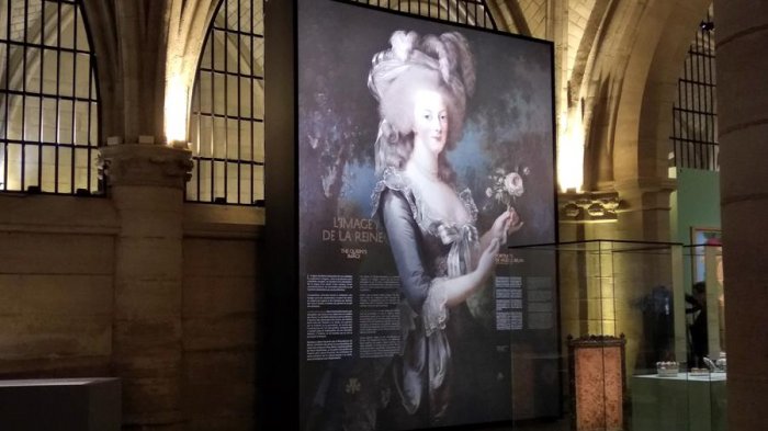 Subastan en casi $39 millones un zapato de la reina francesa María Antonieta