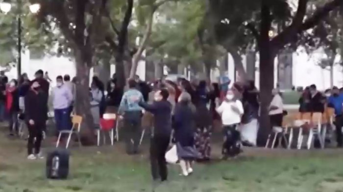 Denuncian la realización de fiestas masivas en parques, plazas y playas pese a la pandemia