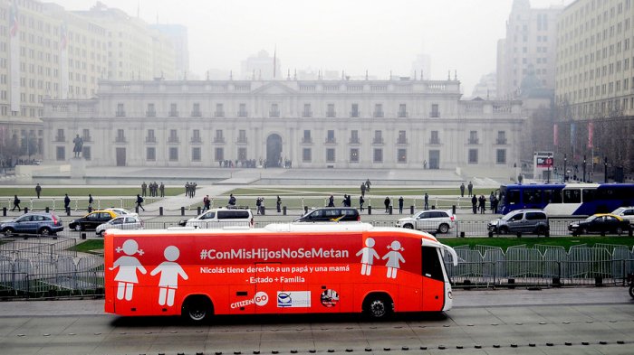 Movilh busca prohibir circulación del 