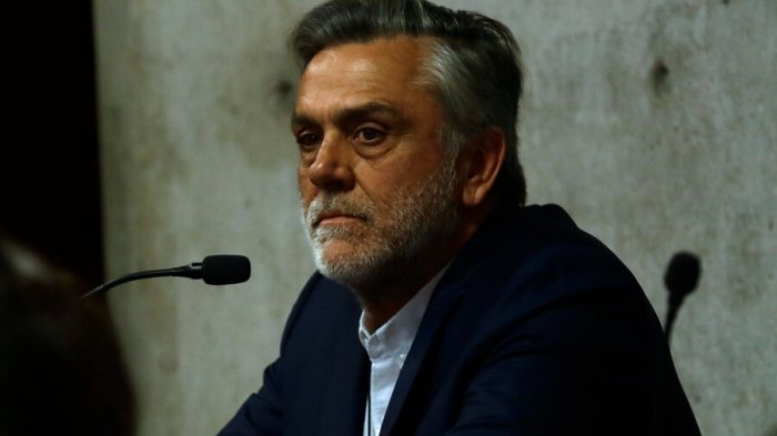 Pablo Longueira tendría suspendido su derecho a voto por el Servel