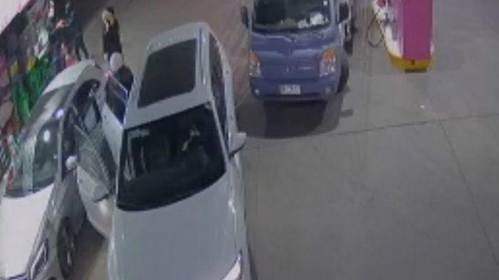 Encontró su auto robado con graves daños y denunció que aseguradora no cumple con la cobertura