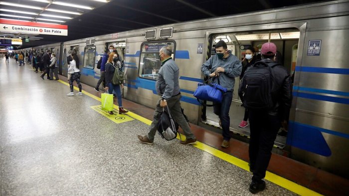 Metro de Santiago cerrará tres estaciones hasta el domingo por trabajos