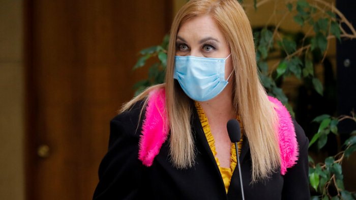 Segundo retiro: Pamela Jiles tilda al ministro Ignacio Briones de 