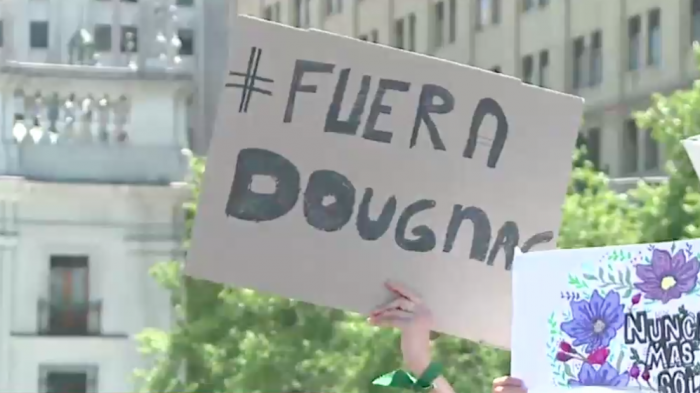 Enfermeras protestaron afuera de La Moneda exigiendo salida del subsecretario Dougnac