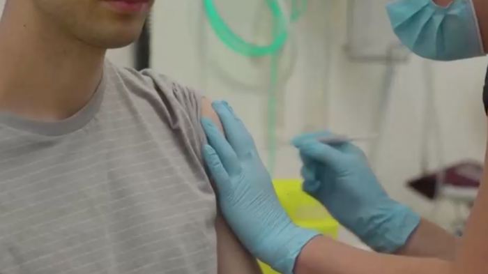 ¿Quiénes serán los primeros en vacunarse contra el COVID-19 en Chile?